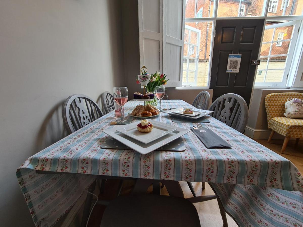 Coopers, Ground Floor Apartment With 2 Bedrooms And 2 Bathrooms Within A Georgian Listed Building Burton-upon-Trent Exterior photo
