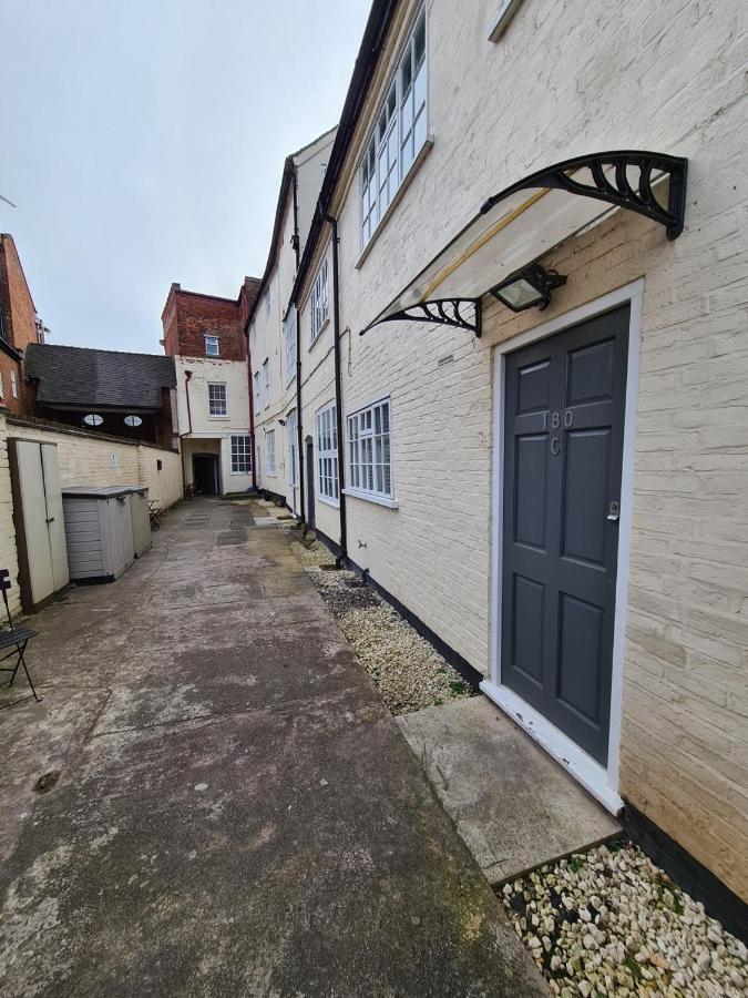 Coopers, Ground Floor Apartment With 2 Bedrooms And 2 Bathrooms Within A Georgian Listed Building Burton-upon-Trent Exterior photo