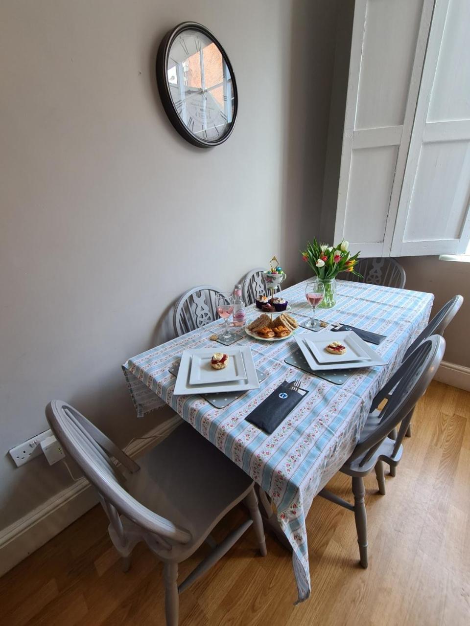 Coopers, Ground Floor Apartment With 2 Bedrooms And 2 Bathrooms Within A Georgian Listed Building Burton-upon-Trent Exterior photo
