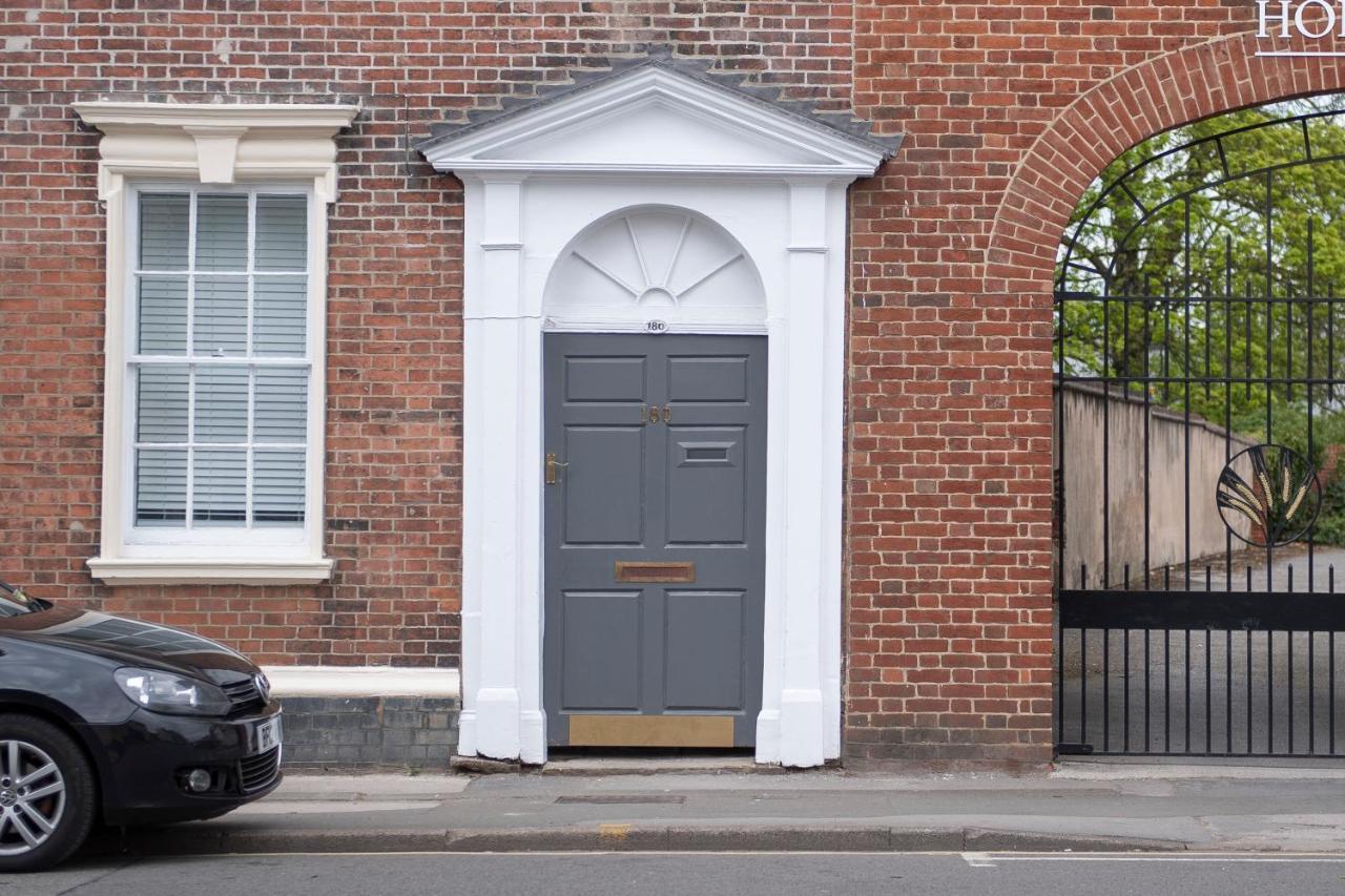 Coopers, Ground Floor Apartment With 2 Bedrooms And 2 Bathrooms Within A Georgian Listed Building Burton-upon-Trent Exterior photo